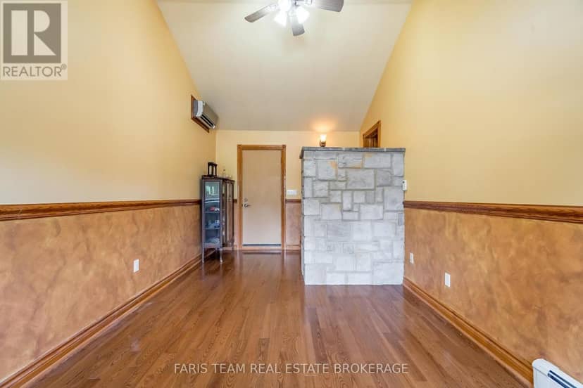 51 Davies Crescent — photo 21 of 40