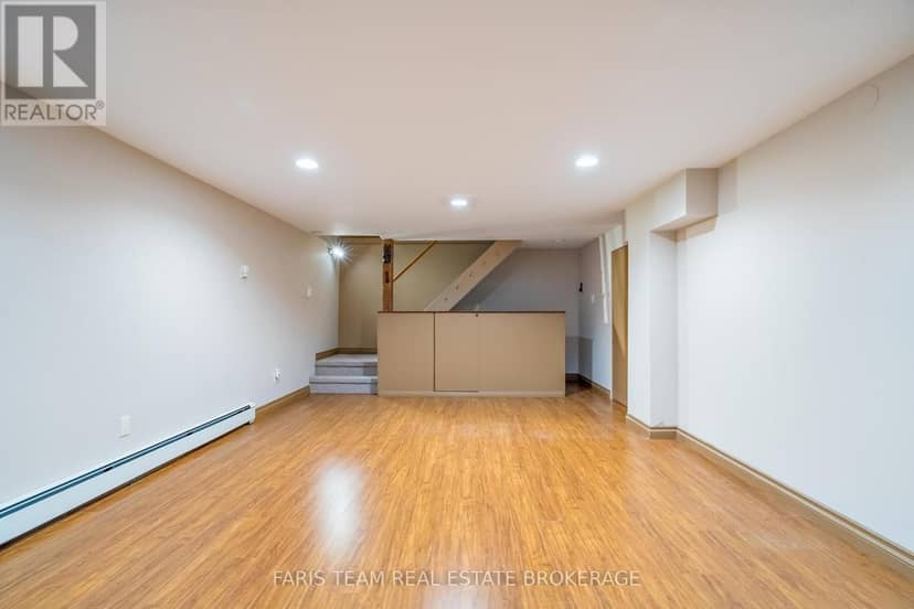 51 Davies Crescent — photo 33 of 40