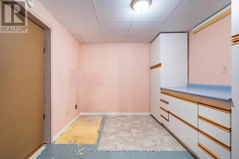 51 Davies Crescent — photo 34 of 40