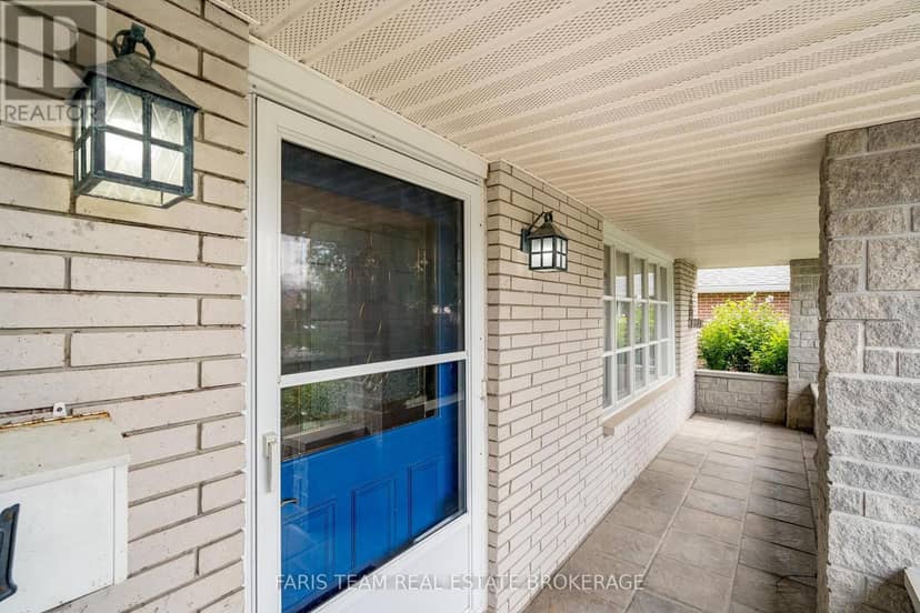 51 Davies Crescent — photo 4 of 40