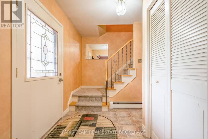 51 Davies Crescent — photo 5 of 40