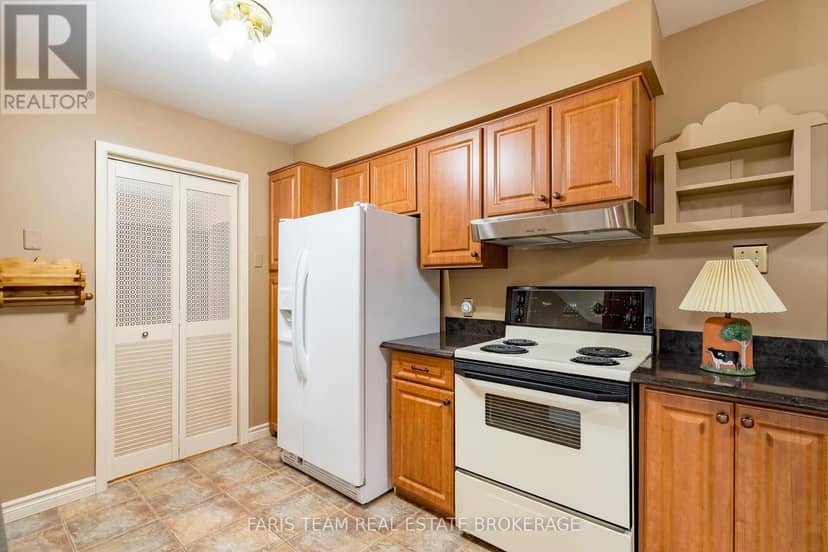 51 Davies Crescent — photo 7 of 40