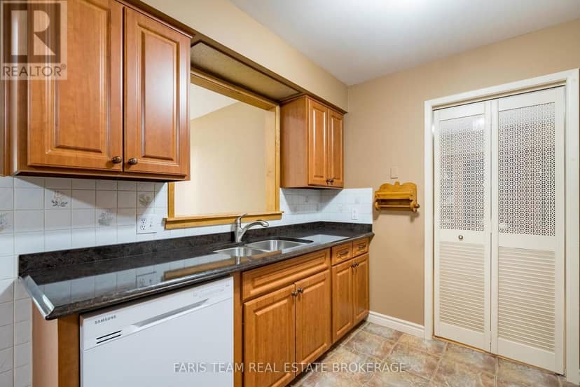 51 Davies Crescent — photo 8 of 40