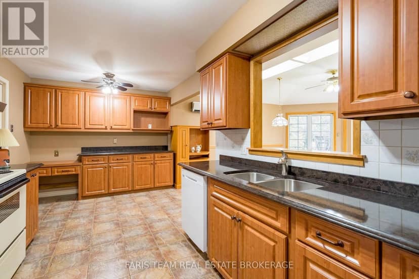 51 Davies Crescent — photo 9 of 40