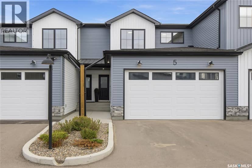 5 625 Dagnone CRESCENT — photo 1 of 36