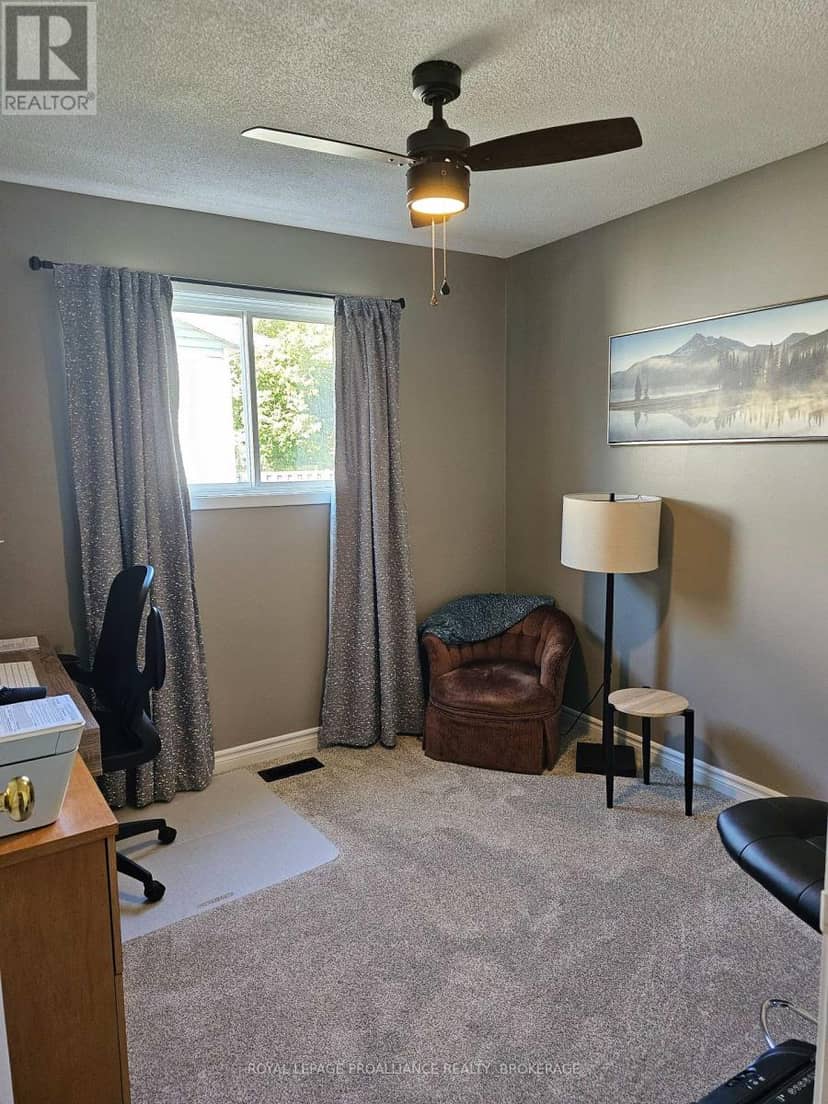 915 Warburton Crescent — photo 20 of 40
