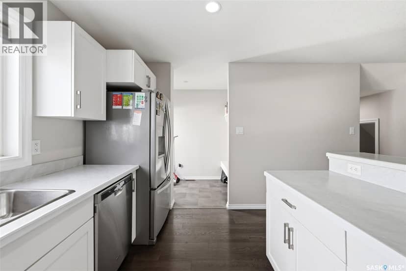 5544 Prefontaine AVENUE — photo 11 of 26