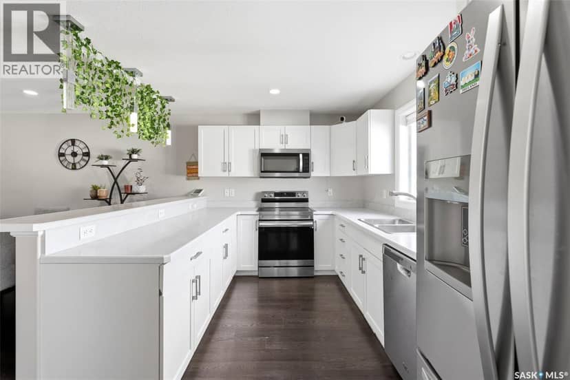 5544 Prefontaine AVENUE — photo 9 of 26