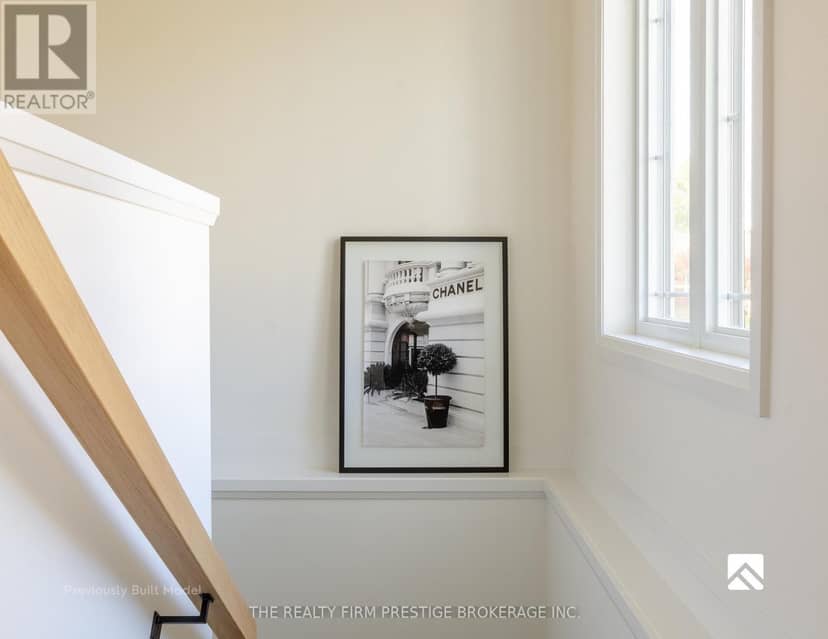 32 Broadway Avenue — photo 9 of 10