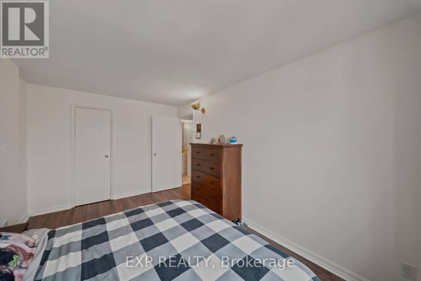 401 - 222 Guigues Avenue — photo 10 of 20