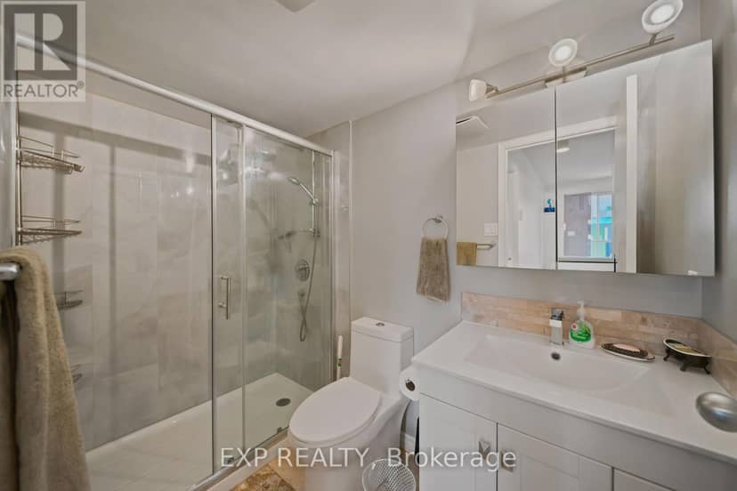 401 - 222 Guigues Avenue — photo 11 of 20