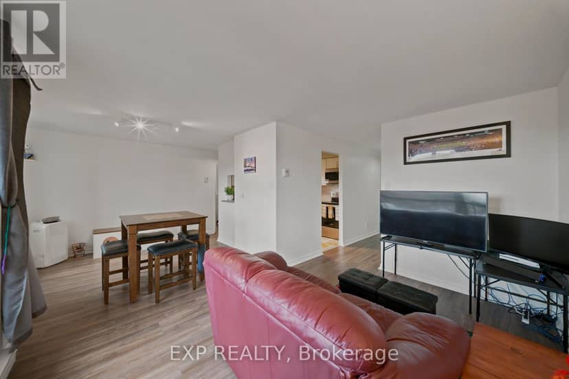 401 - 222 Guigues Avenue — photo 2 of 20
