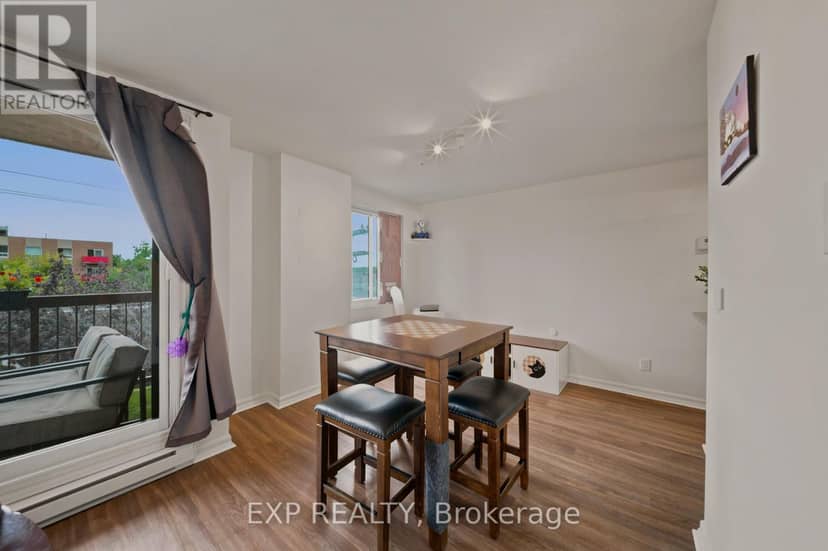 401 - 222 Guigues Avenue — photo 4 of 20