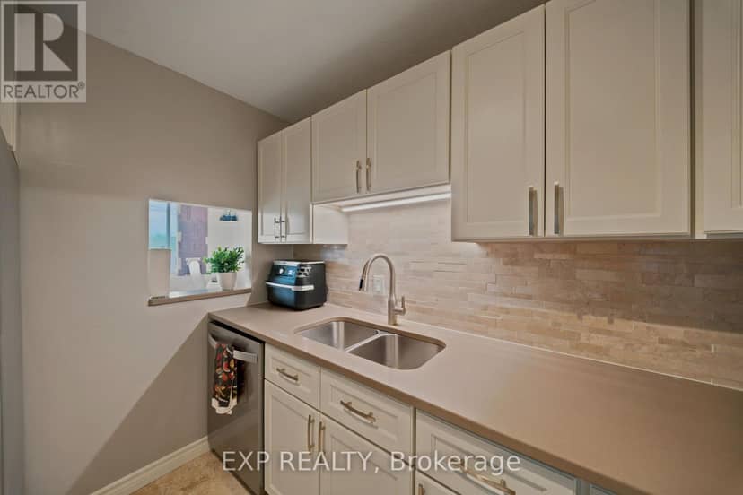 401 - 222 Guigues Avenue — photo 6 of 20