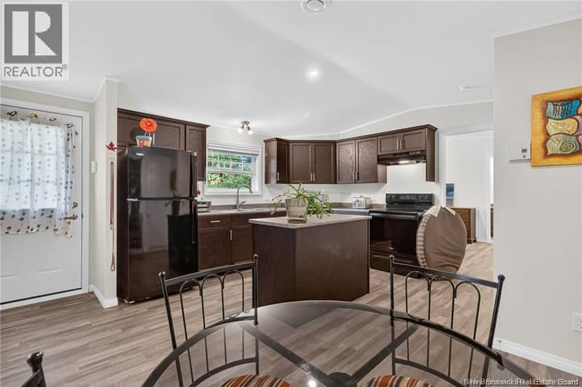 2 Larchwood Street — photo 11 of 27