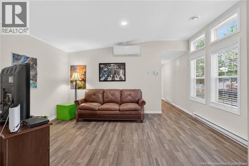 2 Larchwood Street — photo 3 of 27