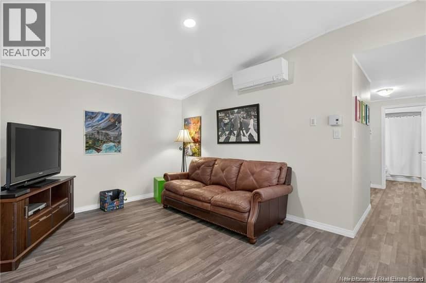 2 Larchwood Street — photo 4 of 27