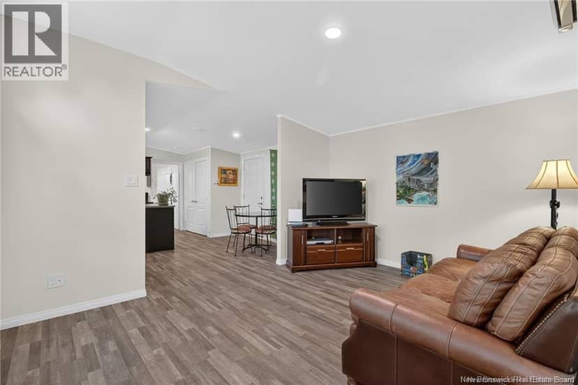 2 Larchwood Street — photo 5 of 27