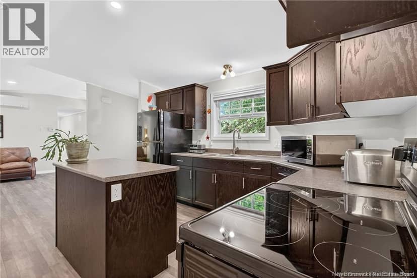 2 Larchwood Street — photo 6 of 27