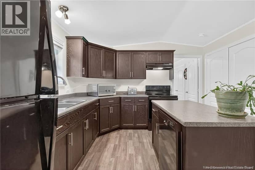 2 Larchwood Street — photo 7 of 27