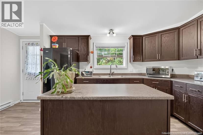 2 Larchwood Street — photo 8 of 27