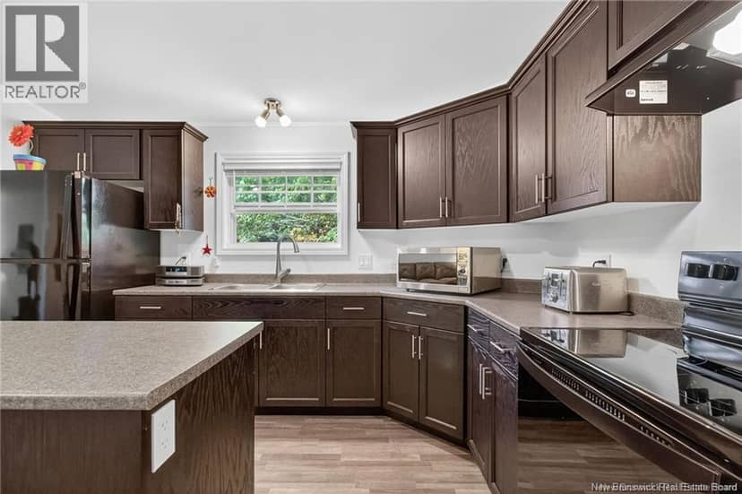 2 Larchwood Street — photo 9 of 27