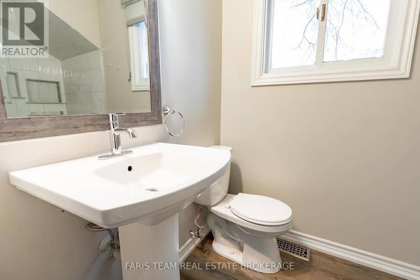 687 Innisfil Beach Road — photo 19 of 40