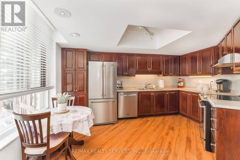 1606 - 20 Cherrytree Drive — photo 15 of 40