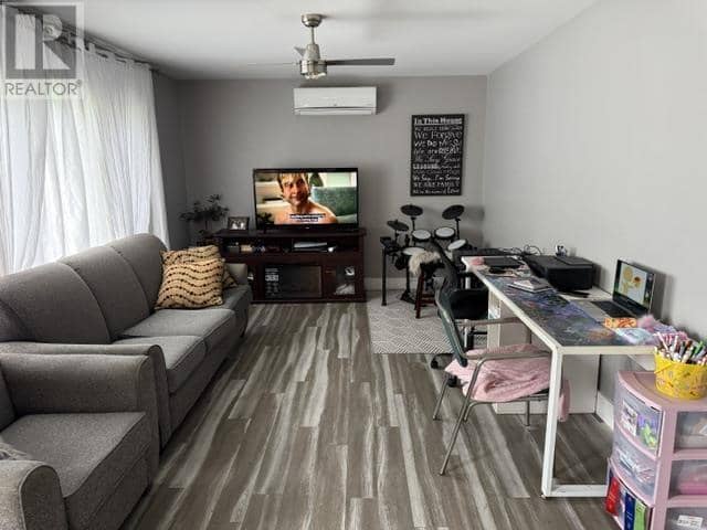 130 WALKER Avenue — photo 4 of 19