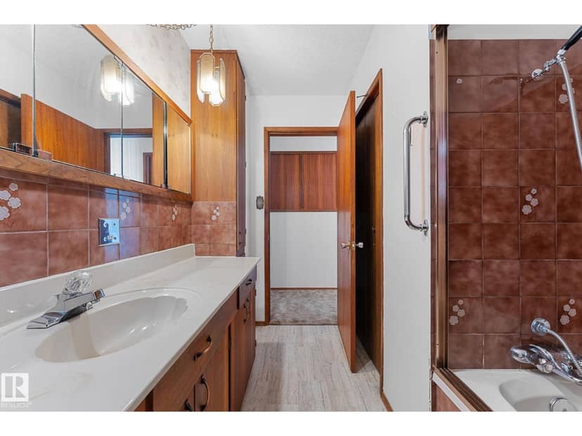 5020 53 AV — photo 25 of 40