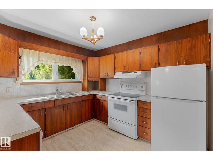 5020 53 AV — photo 14 of 40