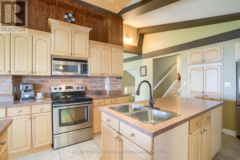 1787 Champlain Road — photo 7 of 40