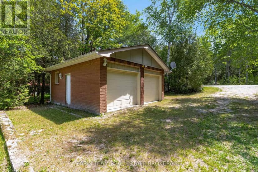 1787 Champlain Road — photo 38 of 40