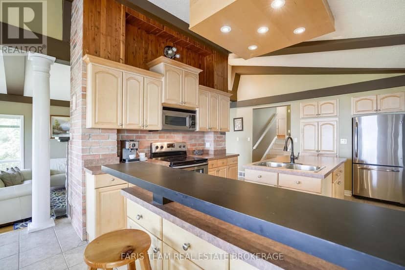 1787 Champlain Road — photo 6 of 40