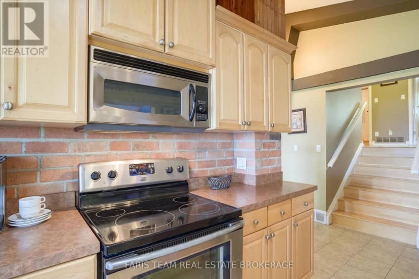 1787 Champlain Road — photo 8 of 40
