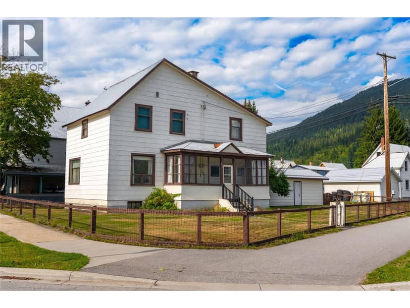 514 Fourth Street E, Revelstoke