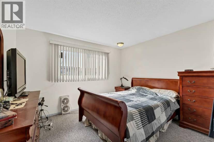 45 Clark Crescent SE — photo 22 of 40