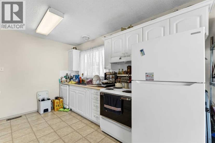 45 Clark Crescent SE — photo 14 of 40