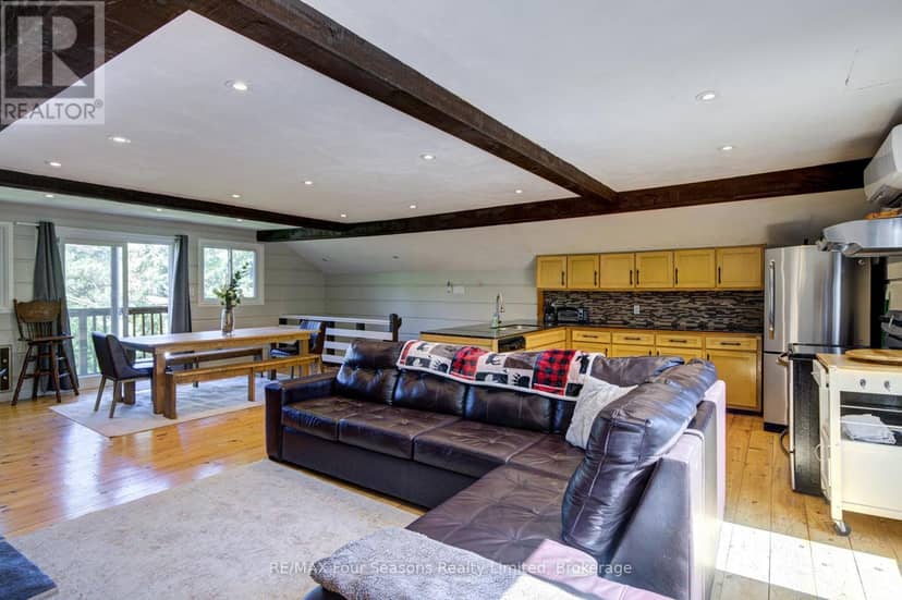 126 Martin Grove N — photo 16 of 40