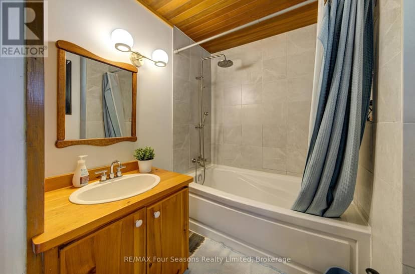 126 Martin Grove N — photo 26 of 40