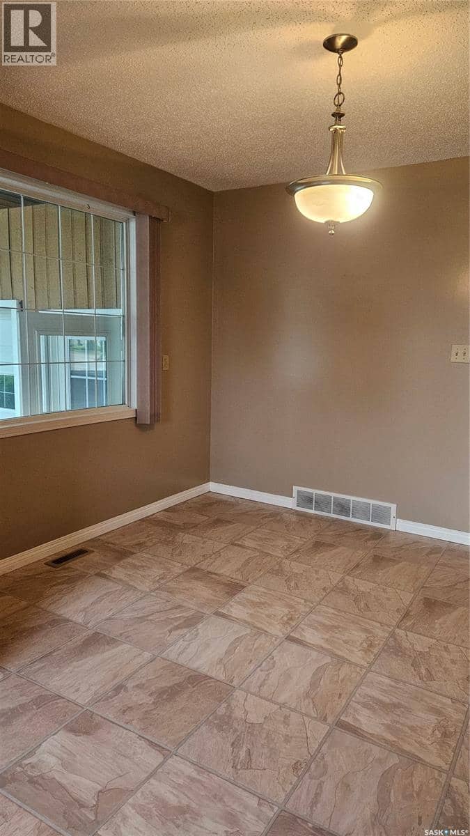 139 Center STREET — photo 13 of 29