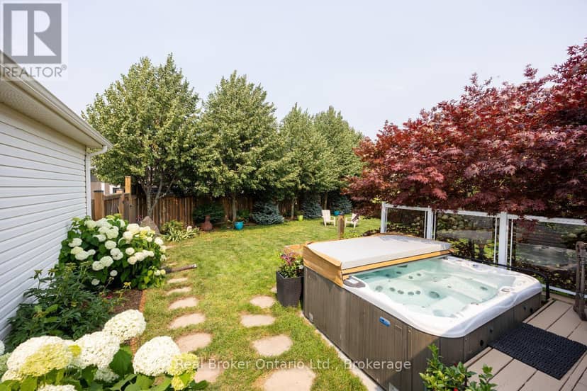 11 Greenaway Circle — photo 39 of 40