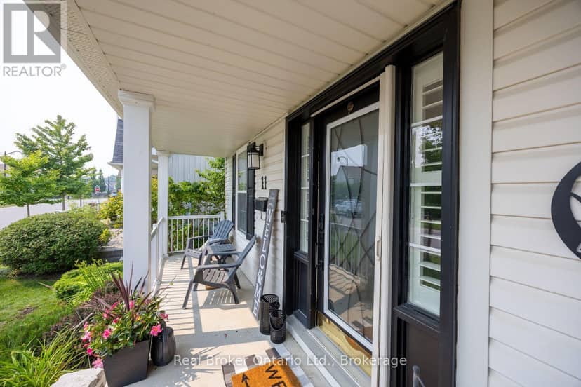 11 Greenaway Circle — photo 4 of 40