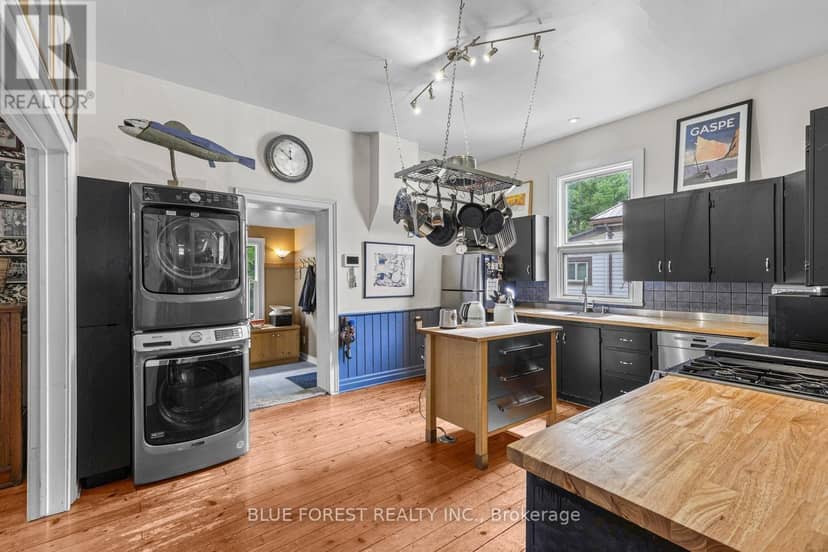 550 Elizabeth Street — photo 9 of 40