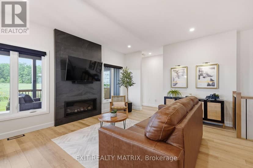 256 Trudeau Crescent — photo 13 of 40