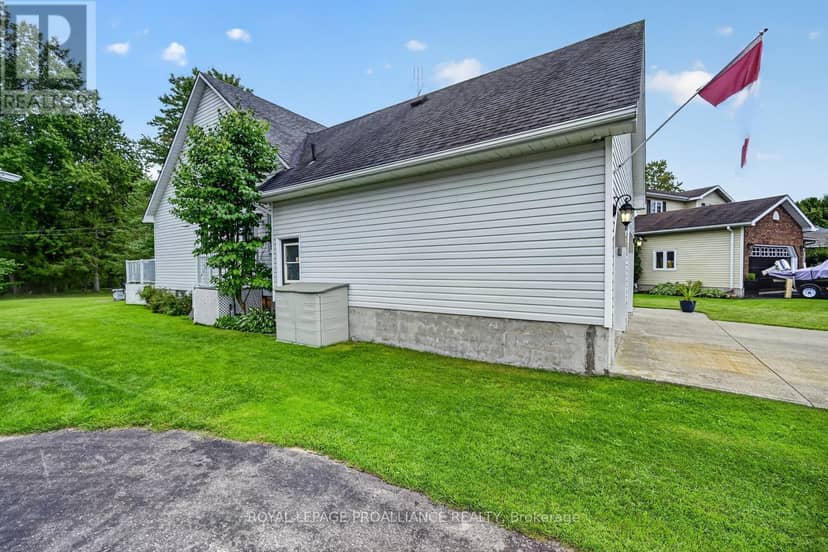 132 Kingston Crescent — photo 38 of 40