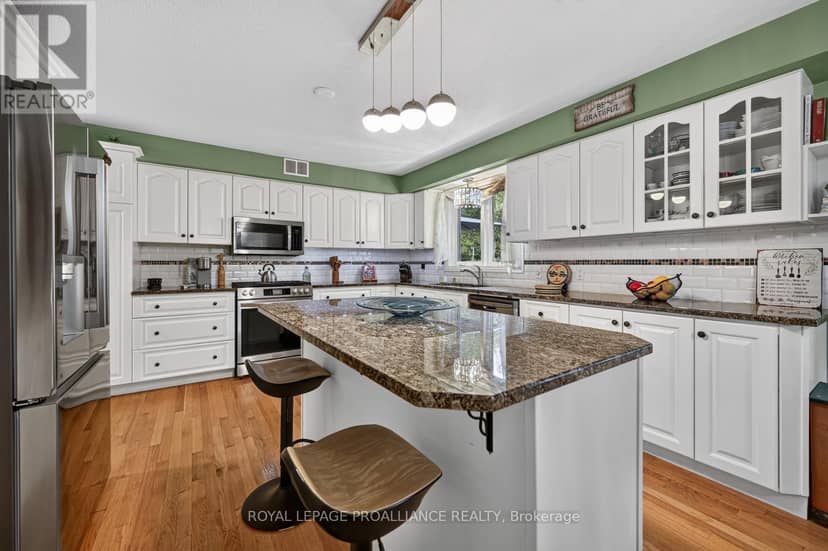 132 Kingston Crescent — photo 4 of 40