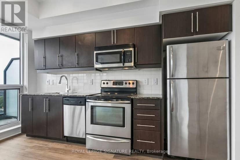 923 - 2885 Bayview Avenue — photo 10 of 18
