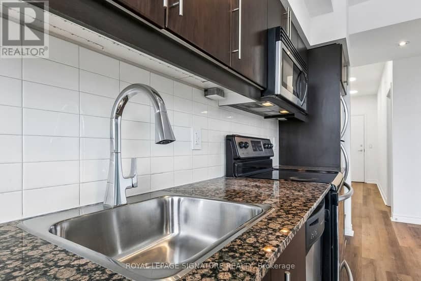 923 - 2885 Bayview Avenue — photo 12 of 18