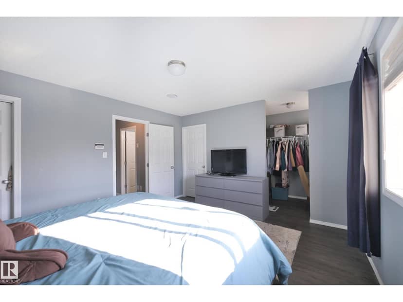 8127 7 AV SW — photo 17 of 40